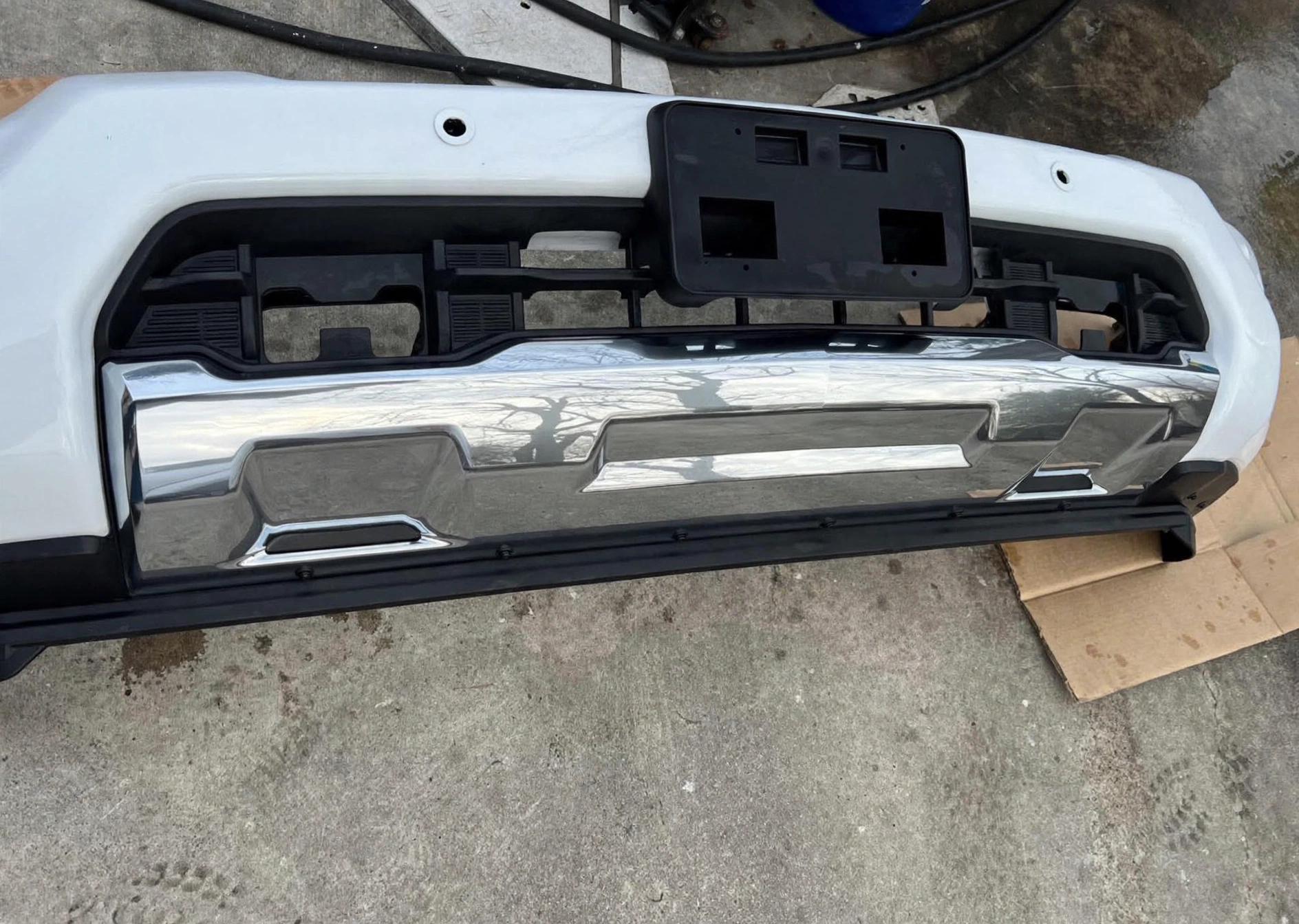 Chevy Silverado 2024 2025 HD Front bumper summit white - Image 2