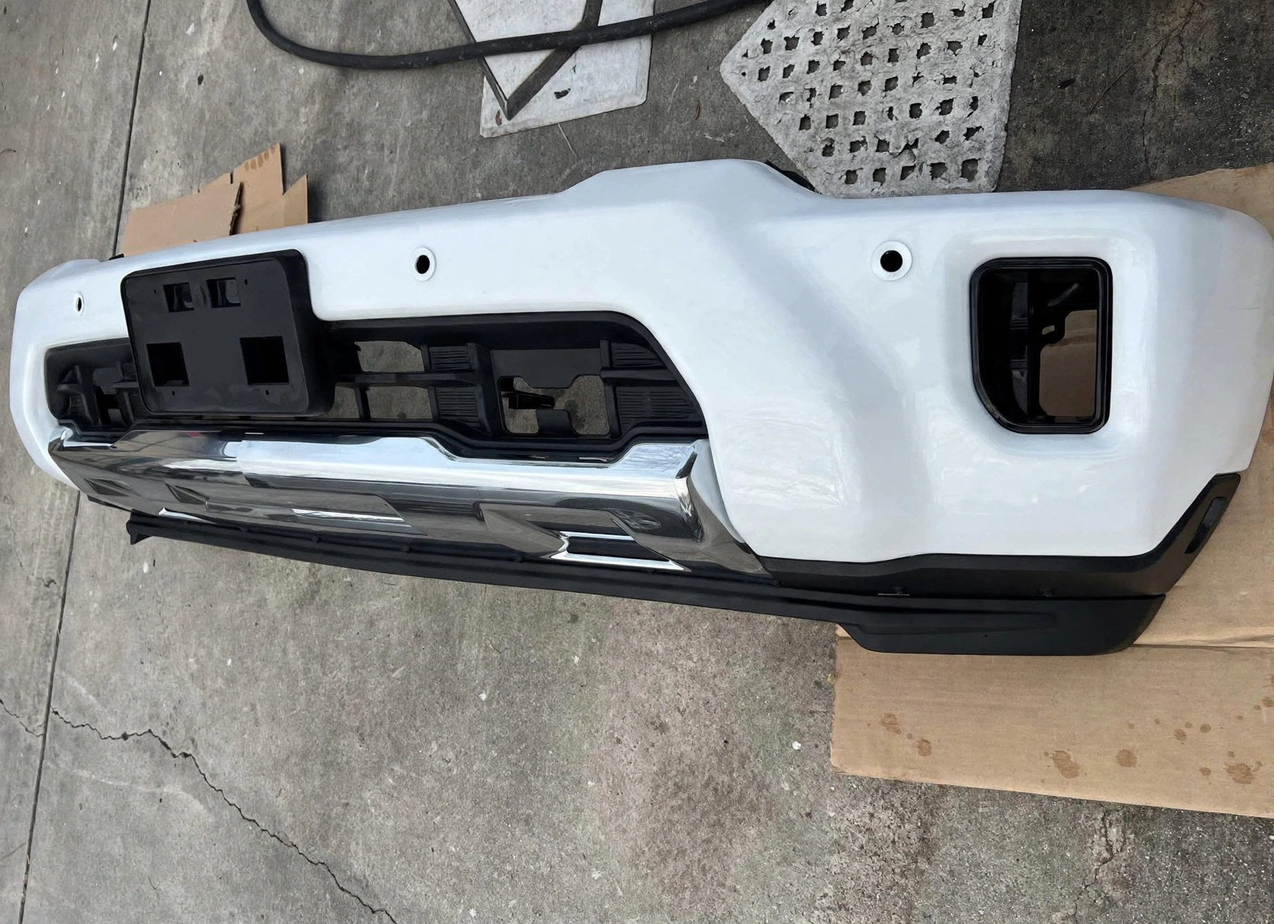 Chevy Silverado 2024 2025 HD Front bumper summit white