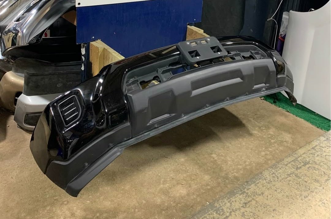 Chevy silverado 2500hd 3500hd 2024 2025 2026 front bumper OEM - Image 2